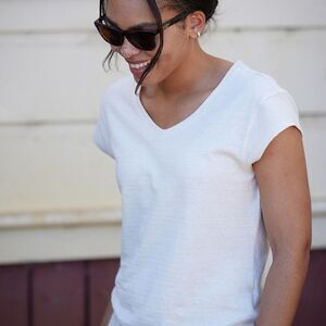 ROYAL ROBBINS Women’s White Vacationer V-Neck Short Sleeve T-Shirt Size Large